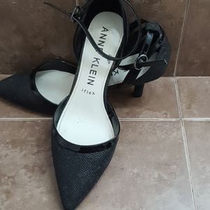 Comftable black sparkling pumps